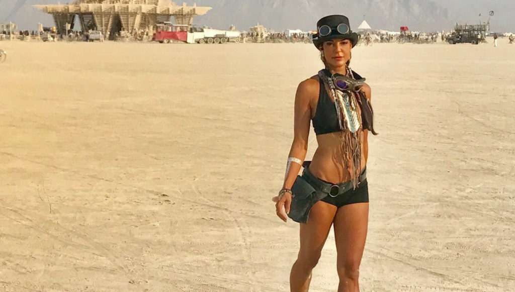 Verrassend Burning Man Fashion with Eva LaRue | Fashion.Luxury FY-01